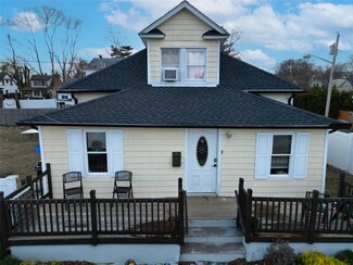 23 Pineview Blvd, Central Islip, NY 11722