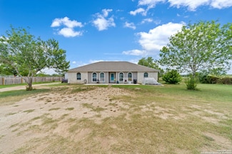 169 County Road 6611, Devine, TX 78016