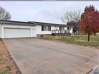 1302 Emerald St, Onawa, IA 51040