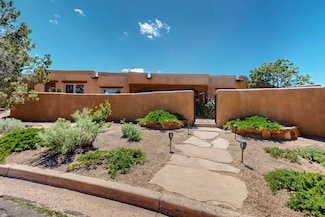 425 Calle Kokopelli, Santa Fe, NM 87501