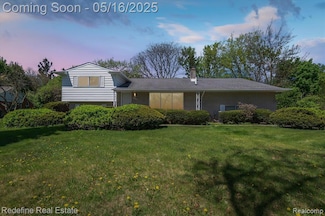 32338 Craftsbury Rd, Farmington Hills, MI 48334