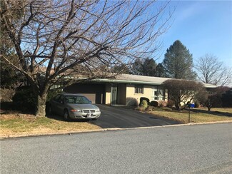 2529 Gap View Rd, Slatington, PA 18080