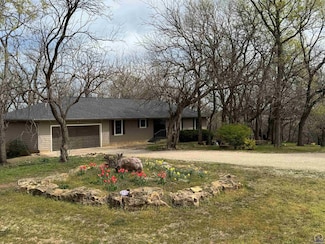 12301 S Stubbs Rd, Overbrook, KS 66524