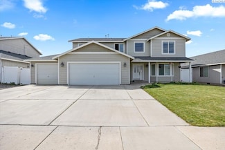 202 Rainier Ave, Moxee, WA 98936