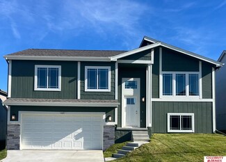 11060 Craig St, Omaha, NE 68142