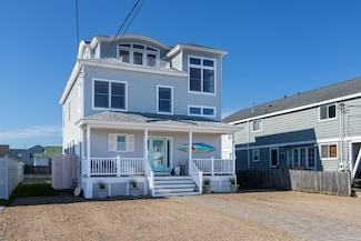 13 11th St W, Salisbury, MA 01952