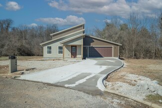 106 Haylee Cir, Monett, MO 65708