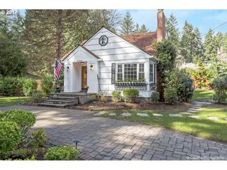 3355 Upper Dr, Lake Oswego, OR 97035