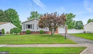 18 Forrest Dr, Blackwood, NJ 08012