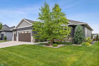 2865 Mcleod Dr E, West Fargo, ND 58078