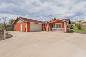 13130 Lookingglass Rd, Winston, OR 97496