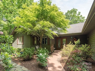 204 Greenleaf Dr, Flat Rock, NC 28731