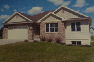 1725 Magnolia Ct, Sauk City, WI 53583