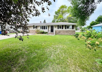 211 5th St NE, Barnesville, MN 56514