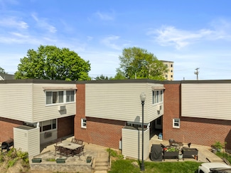 211 West Walk, West Haven, CT 06516