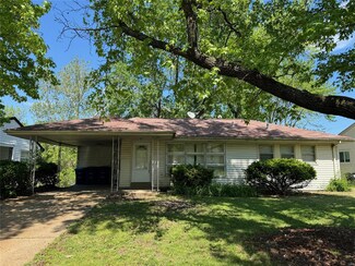 9512 Jannette Dr, Saint Louis, MO 63136