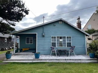 554 N Beacon St, Rockaway Beach, OR 97136