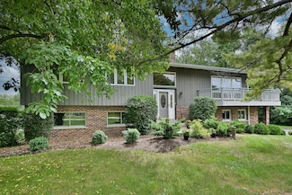 105 Haman Rd, Inverness, IL 60067