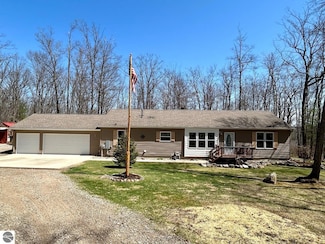 7752 Huron Forest Rd, Roscommon, MI 48653