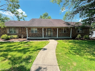 38 Lake Dr, Parkersburg, WV 26104