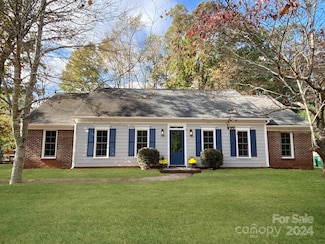 8444 Knollbrook Dr, Charlotte, NC 28270
