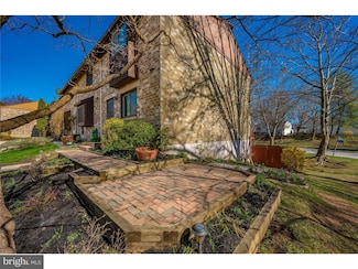 6902 Knighthood Ln, Columbia, MD 21045