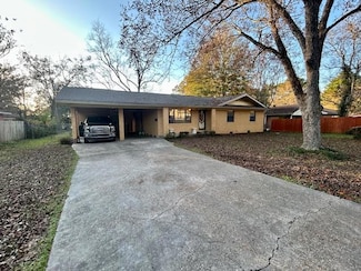 209 Westview Crl, McComb, MS 39648