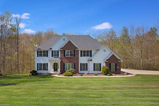 12170 Catalpa Dr, Chardon, OH 44024