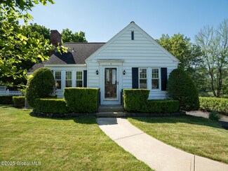 2 Arthur Rd, Newtonville, NY 12110