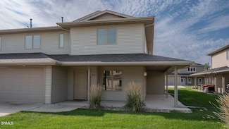 727 Mayflower Dr, Bismarck, ND 58504