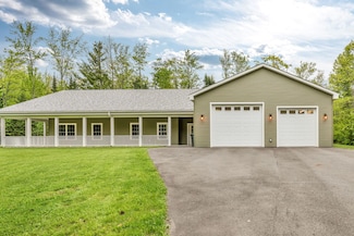 66 Mcnally Rd, Clinton, ME 04927