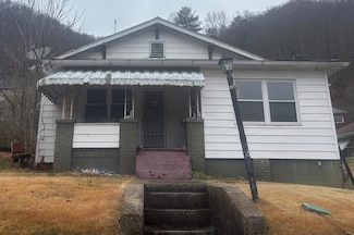 615 Frantz Ave, Mullens, WV 25882