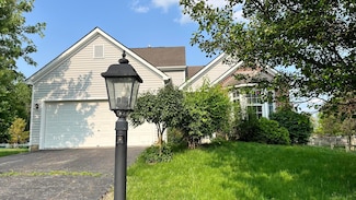 1080 Oxford Dr N, Pataskala, OH 43062