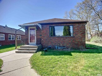 1039 W 10th St, Davenport, IA 52804