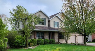 27 Greythorne Cir, Bloomington, IL 61704