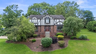 2616 Cedarvue Dr, Pittsburgh, PA 15241