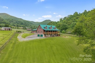 101 Trinity Dr, Clyde, NC 28721
