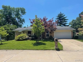 4 Spring Leaf Ct, Saint Peters, MO 63376