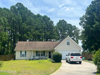 204 Cilmar Ct, Hampstead, NC 28443