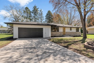 1220 Unity Ave N, Golden Valley, MN 55422