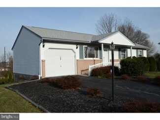 309 Smokering Dr, Robesonia, PA 19551