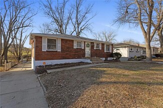 4505 NE Sunnybrook Ln, Kansas City, MO 64117