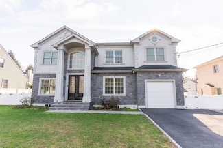 157 Evans Ave, Albertson, NY 11507