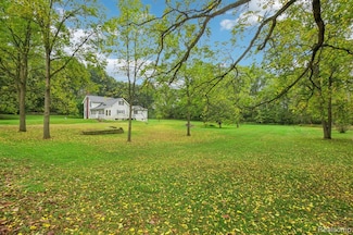 9551 Ellis Rd, Clarkston, MI 48348