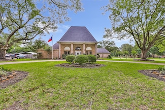 5002 Lakeside Dr, Liberty, TX 77575