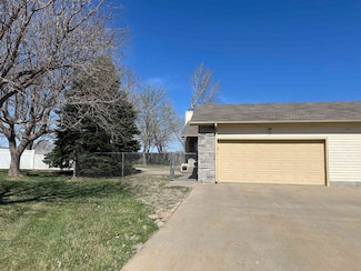 2313B Fairway Dr, Dodge City, KS 67801
