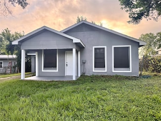 504 N Thomason St, Willis, TX 77378