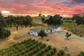 10880 Valley Dr, Plymouth, CA 95669