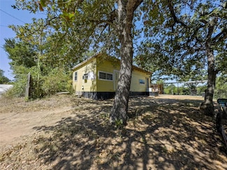 738 Frontier St, Bowie, TX 76230