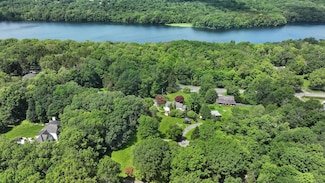 2 Gerri Ct, Wallkill, NY 12589